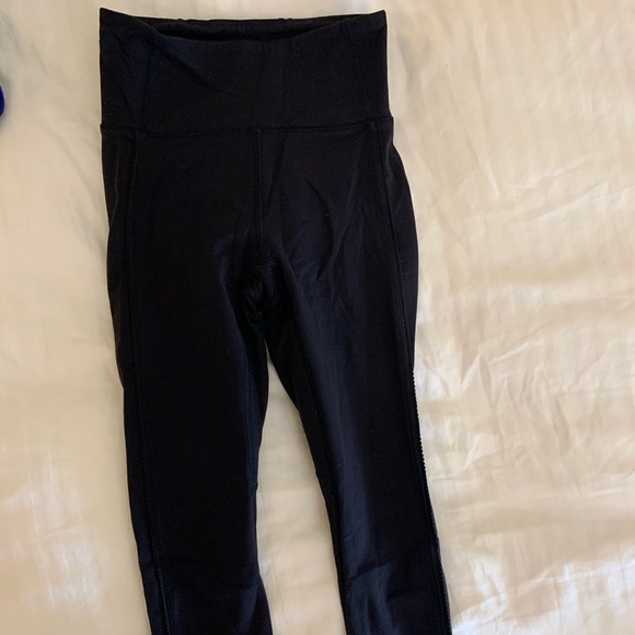 Lululemon crop legging 2 - Picture 4 of 6